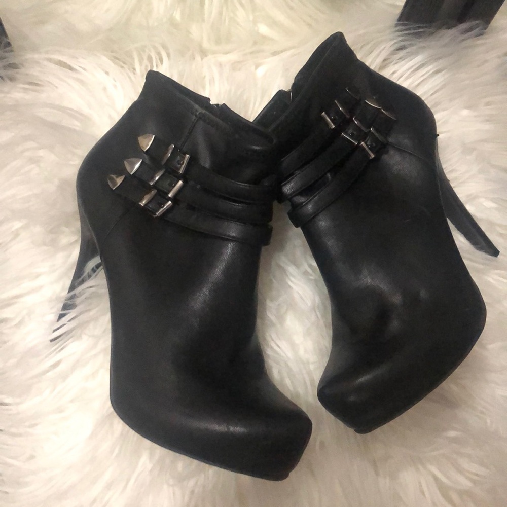 Too manny shoes